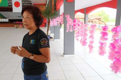 Como casal imperial japonês é intocável, flores vão dar o recado da comunidade