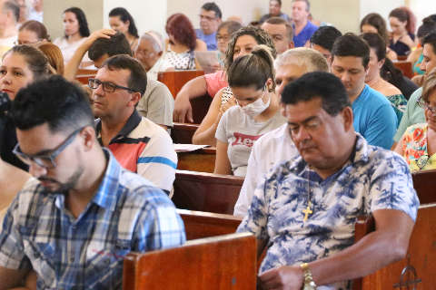 Fieis mantêm rotina de domingo, apesar de recomendação contra coronavírus